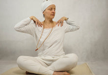Load image into Gallery viewer, harempants made of organic cotton, simple yoga top,shoulder twist, kundalini yoga, yoga pose, asana, icancu yoga , i can c u, tailored yoga wear, custom fit, made to measurements, yoga mat, wool yoga mat